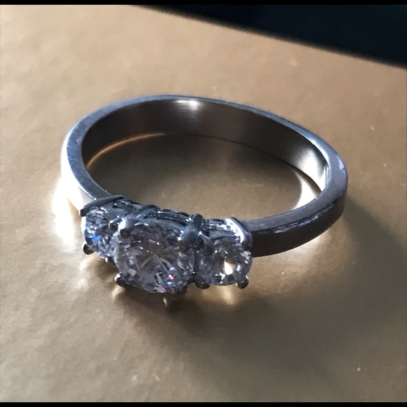 Silver Triple Round Cut CZ Gem Ring 10 W/Gift Bag - Picture 3 of 6